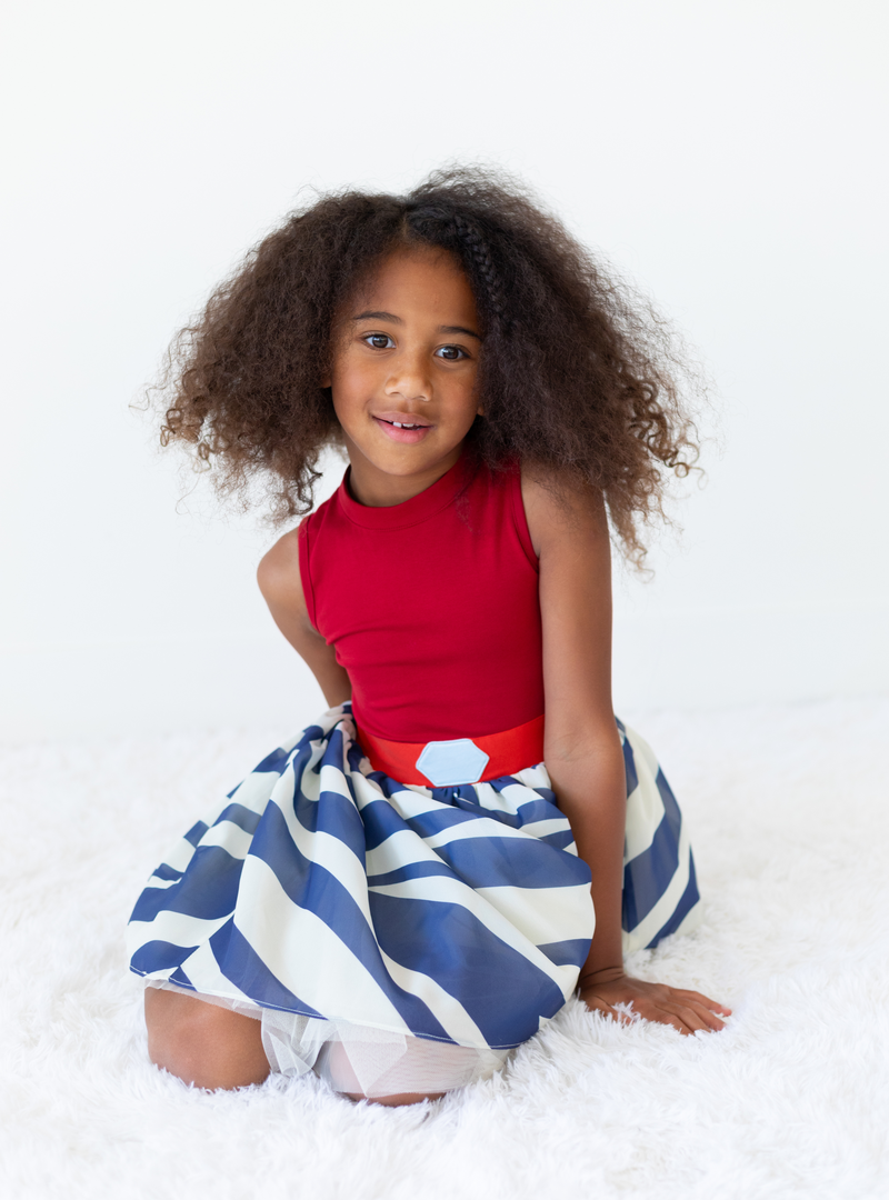 With it's comfortable design, your little one will play for hours on end in this dress!