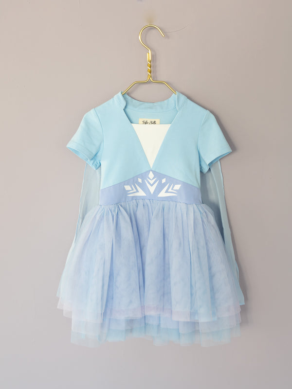 PRÉCOMMANDE - Robe Bleu Cristal avec Cape 